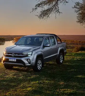 Camioneta Amarok en un atardecer